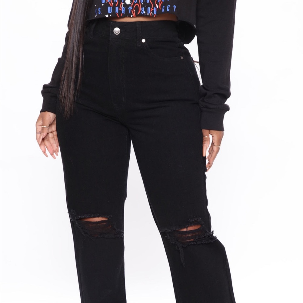 Black fashion nova jeans size 7 too bug never worn with tags
